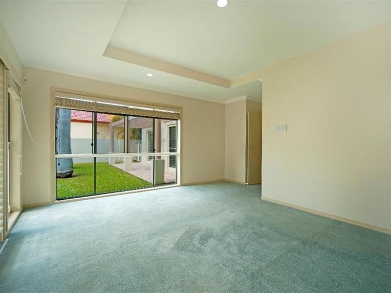 8208 Magnolia Drive, Hope Island QLD 4212