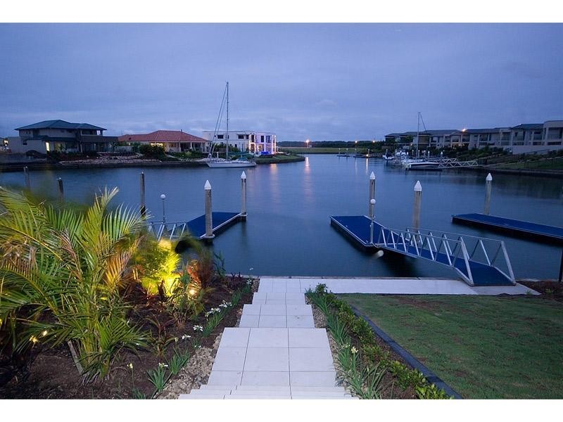 2227 Glengallon Way, Hope Island QLD 4212