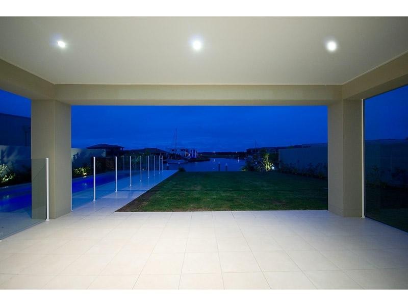 2227 Glengallon Way, Hope Island QLD 4212