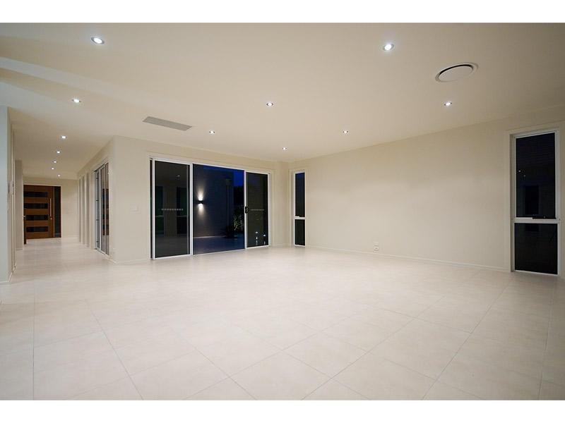 2227 Glengallon Way, Hope Island QLD 4212