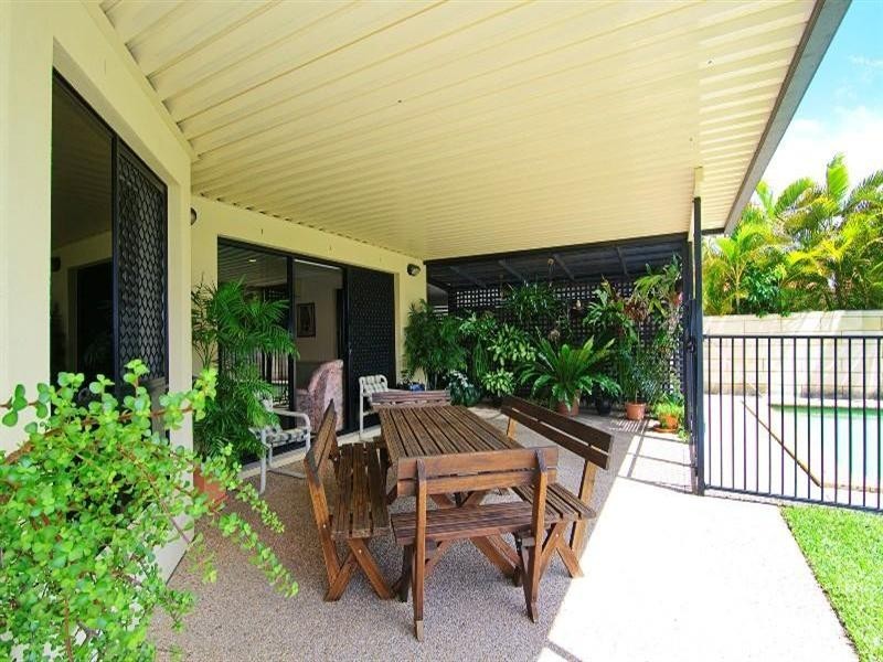 24 John Dalley Drive, Helensvale QLD 4212