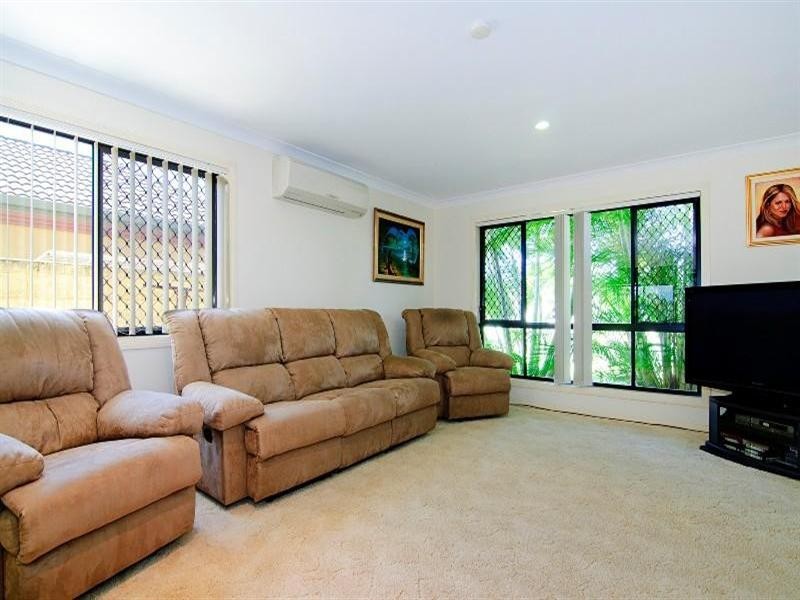 24 John Dalley Drive, Helensvale QLD 4212