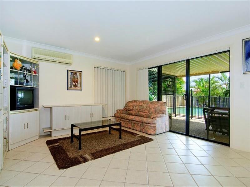 24 John Dalley Drive, Helensvale QLD 4212