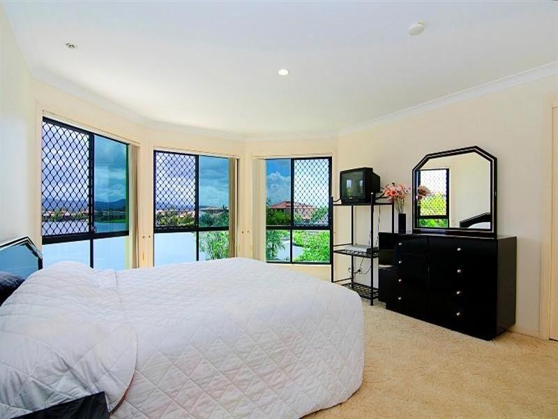 24 John Dalley Drive, Helensvale QLD 4212