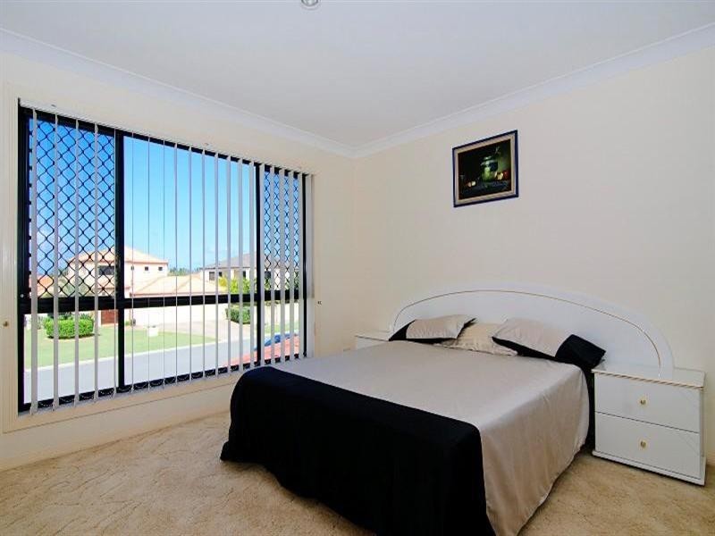 24 John Dalley Drive, Helensvale QLD 4212