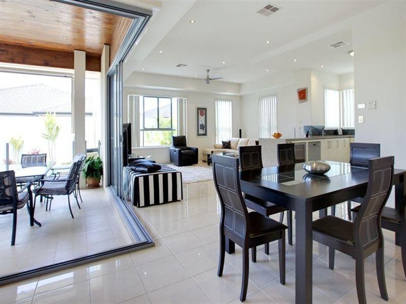 25 Rhodium Crescent, Hope Island QLD 4212