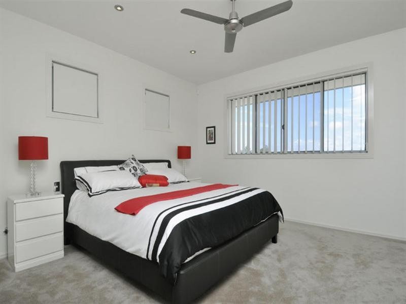 25 Rhodium Crescent, Hope Island QLD 4212