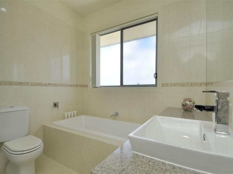 25 Rhodium Crescent, Hope Island QLD 4212