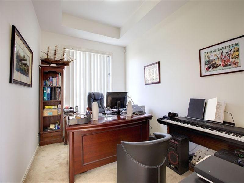 25 Rhodium Crescent, Hope Island QLD 4212