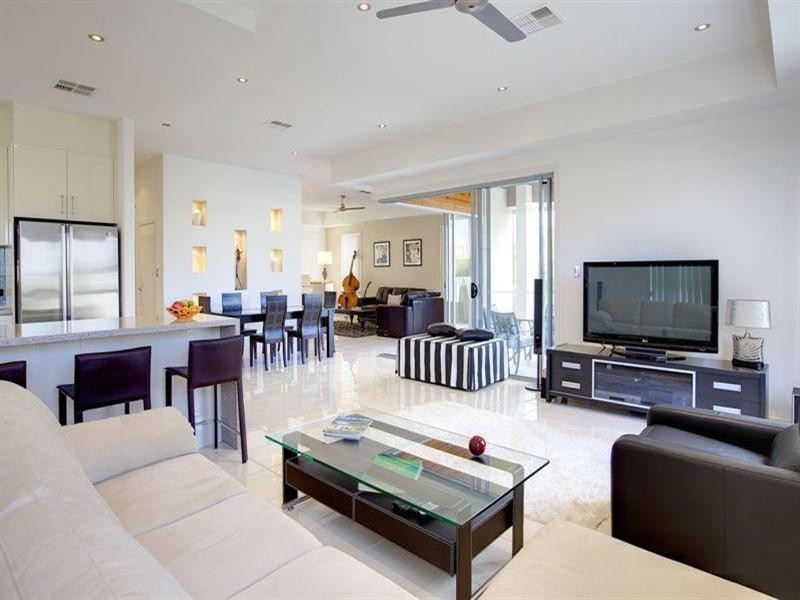 25 Rhodium Crescent, Hope Island QLD 4212