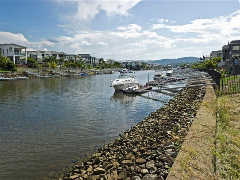 18 Quayside Drive, Helensvale QLD 4212