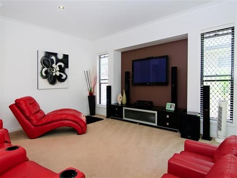 17 The Close, Helensvale QLD 4212