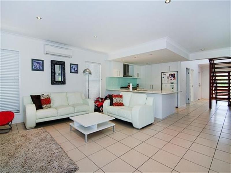 17 The Close, Helensvale QLD 4212