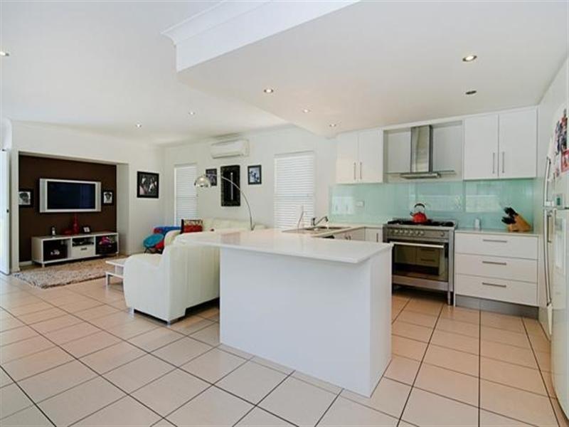 17 The Close, Helensvale QLD 4212