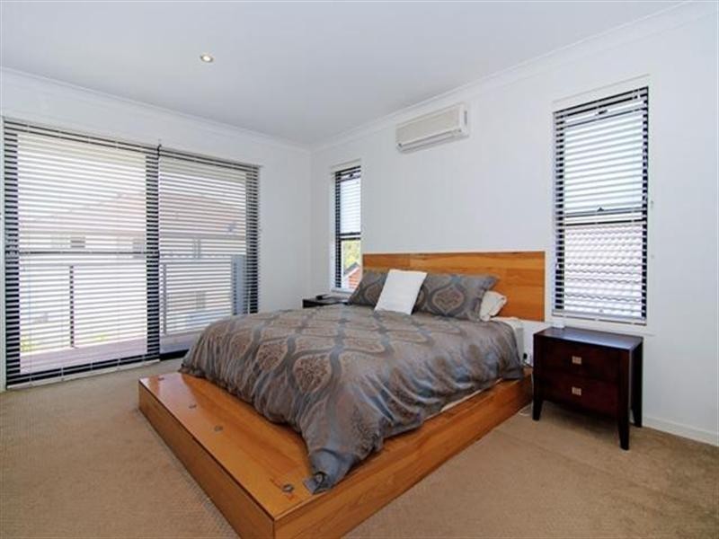 17 The Close, Helensvale QLD 4212