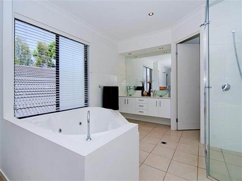 17 The Close, Helensvale QLD 4212
