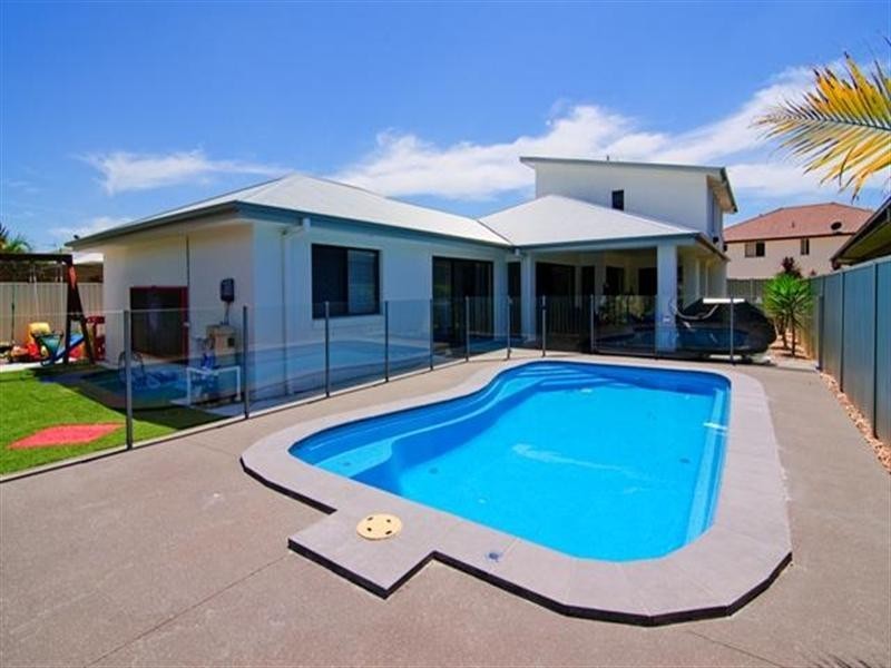 17 The Close, Helensvale QLD 4212