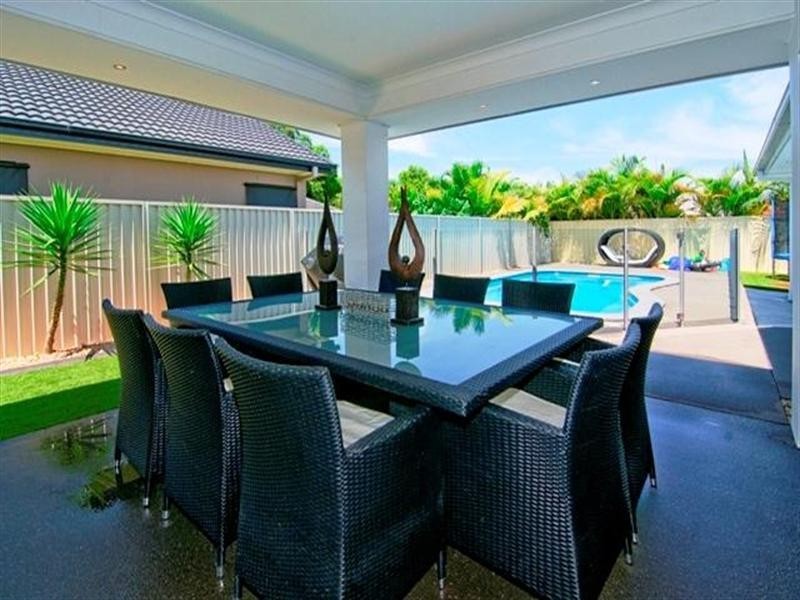 17 The Close, Helensvale QLD 4212