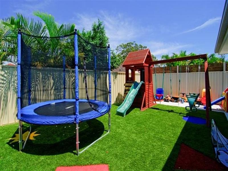 17 The Close, Helensvale QLD 4212