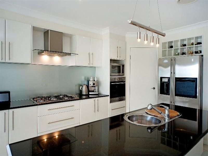 6 Fleetwood Court, Helensvale QLD 4212