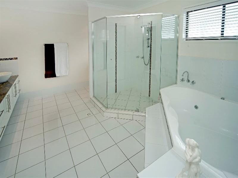 6 Fleetwood Court, Helensvale QLD 4212