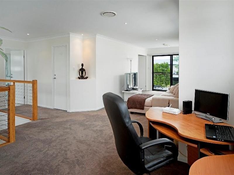 6 Fleetwood Court, Helensvale QLD 4212