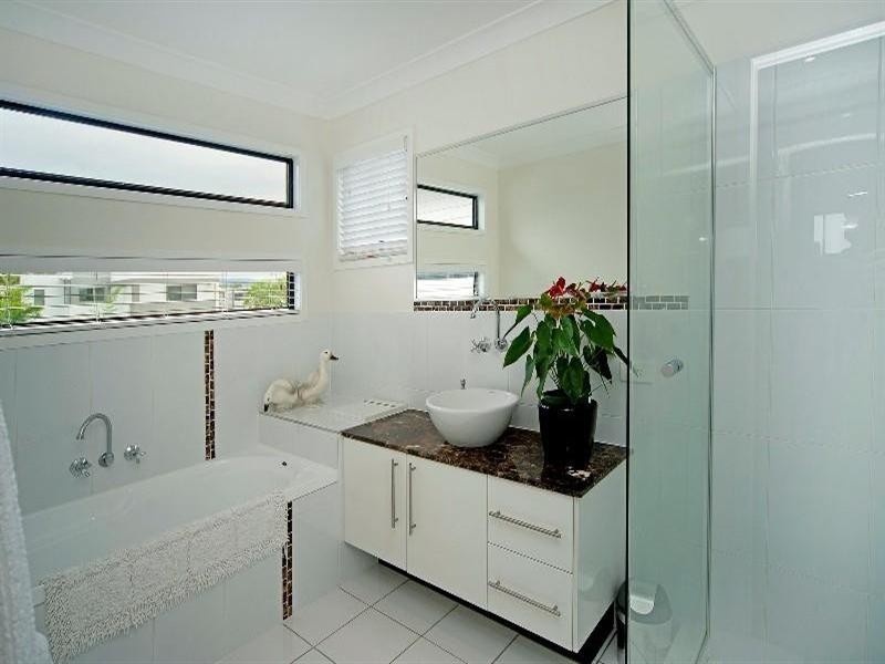 6 Fleetwood Court, Helensvale QLD 4212