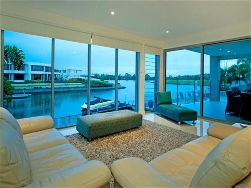 33 Ferrymans Court, Helensvale QLD 4212