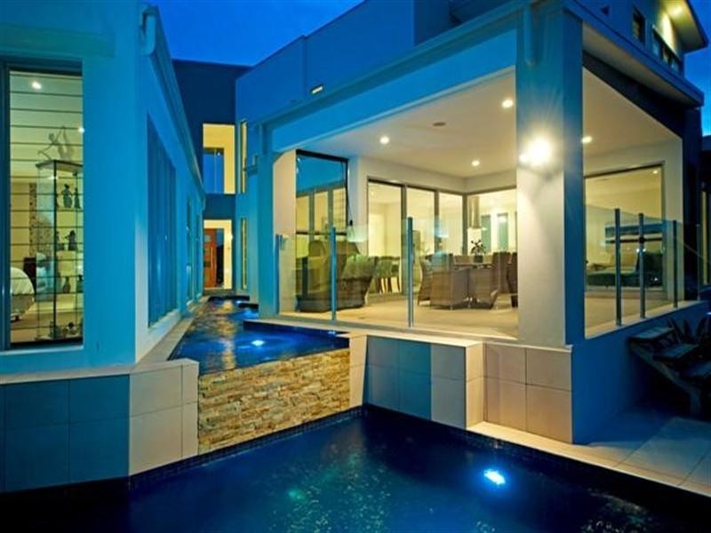 33 Ferrymans Court, Helensvale QLD 4212