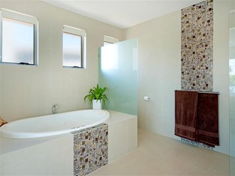 33 Ferrymans Court, Helensvale QLD 4212