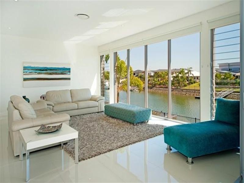 33 Ferrymans Court, Helensvale QLD 4212