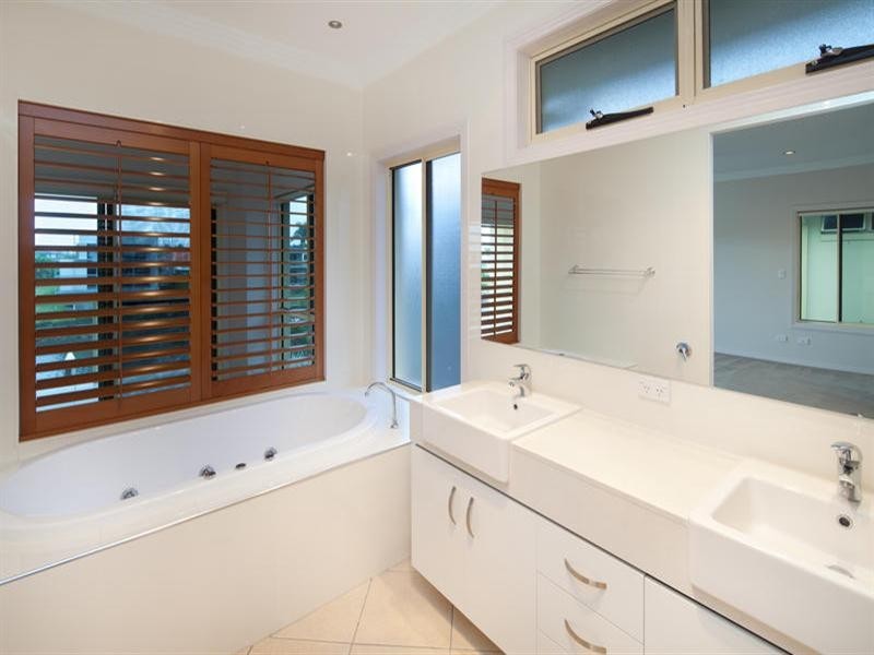 7406 Ellensbrook Drive, Hope Island QLD 4212