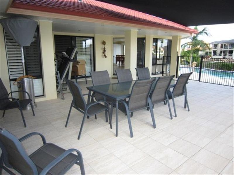 2105 Carlton Close, Hope Island QLD 4212