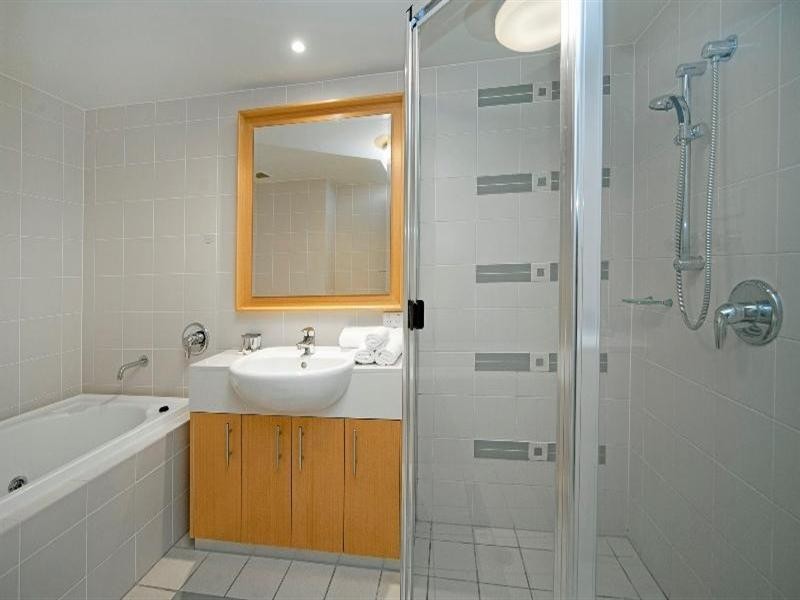 8433 Magnolia Drive East, Hope Island QLD 4212