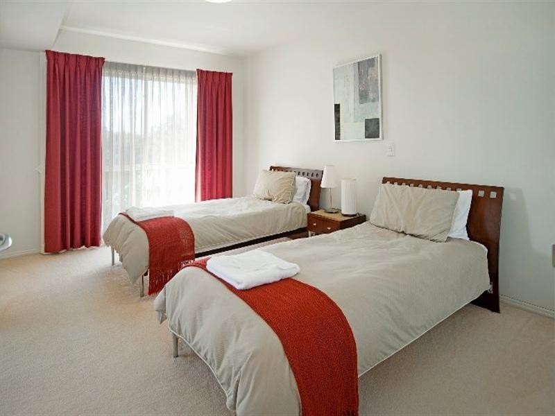 8433 Magnolia Drive East, Hope Island QLD 4212