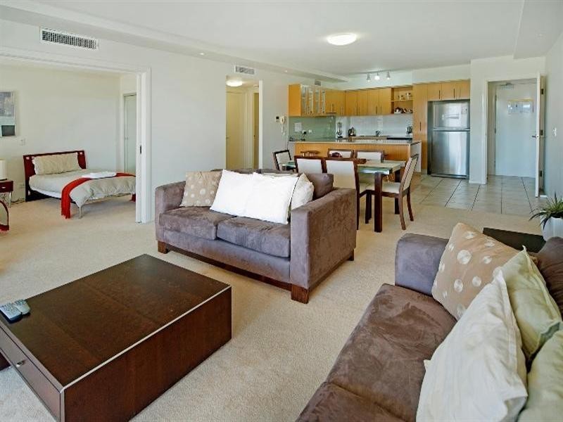 8433 Magnolia Drive East, Hope Island QLD 4212