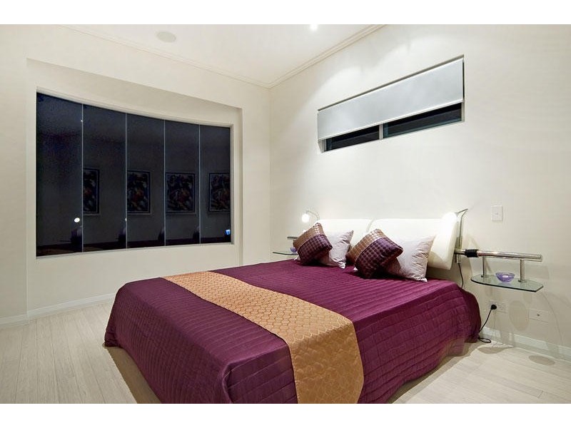 11 Hampton Court, Paradise Point QLD 4216