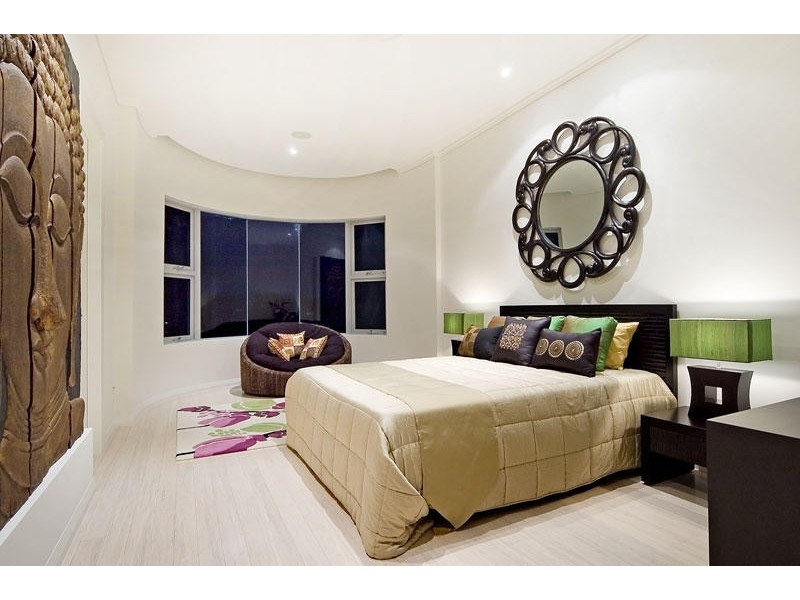 11 Hampton Court, Paradise Point QLD 4216