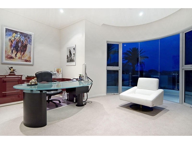 11 Hampton Court, Paradise Point QLD 4216