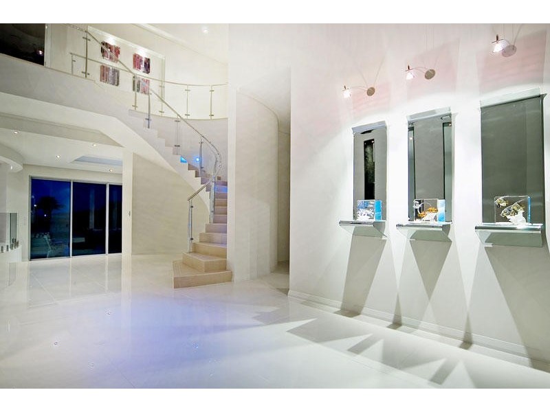 11 Hampton Court, Paradise Point QLD 4216