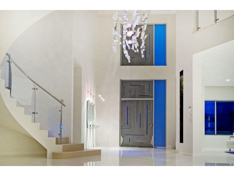 11 Hampton Court, Paradise Point QLD 4216