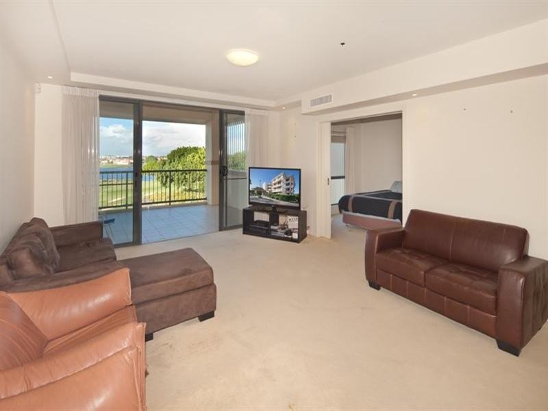 8418 Magnolia Drive East, Hope Island QLD 4212