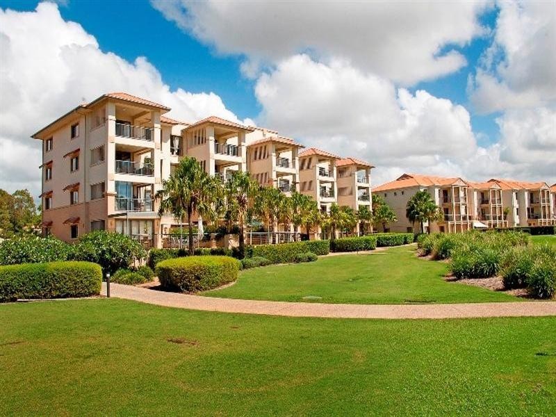 8418 Magnolia Drive East, Hope Island QLD 4212