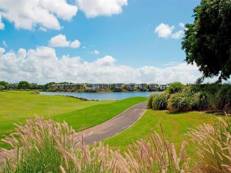 8418 Magnolia Drive East, Hope Island QLD 4212