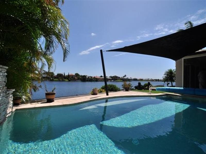 38 Lakeshore Drive, Helensvale QLD 4212