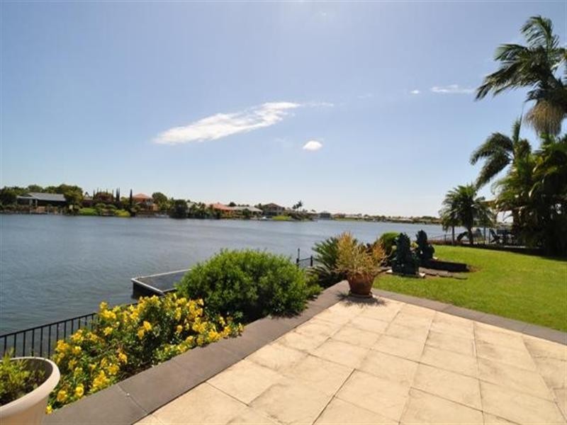 38 Lakeshore Drive, Helensvale QLD 4212