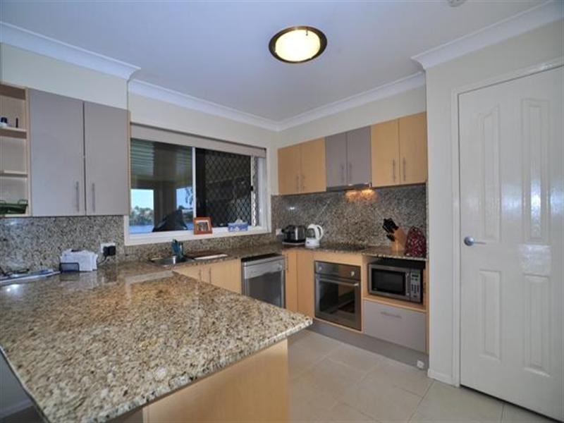 38 Lakeshore Drive, Helensvale QLD 4212