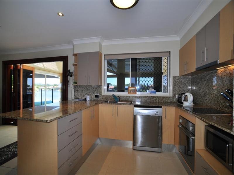 38 Lakeshore Drive, Helensvale QLD 4212