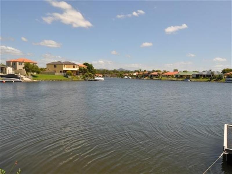 38 Lakeshore Drive, Helensvale QLD 4212