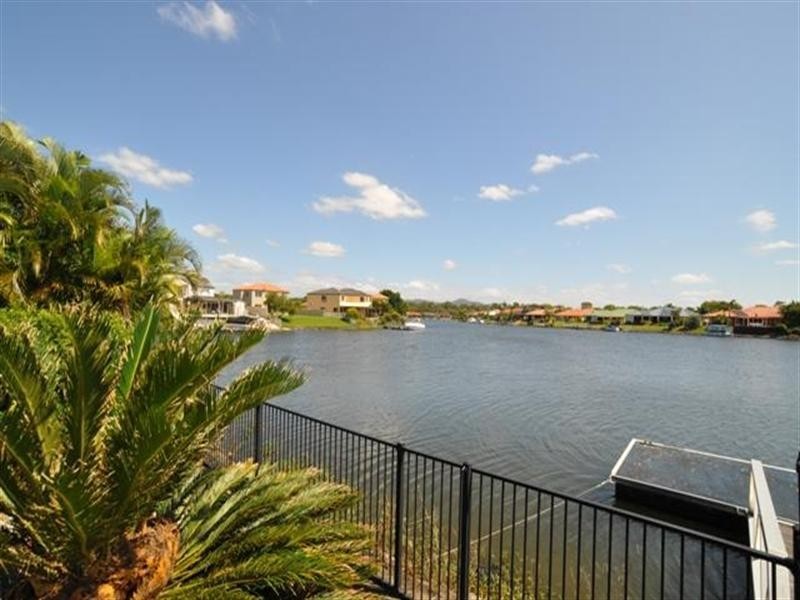38 Lakeshore Drive, Helensvale QLD 4212